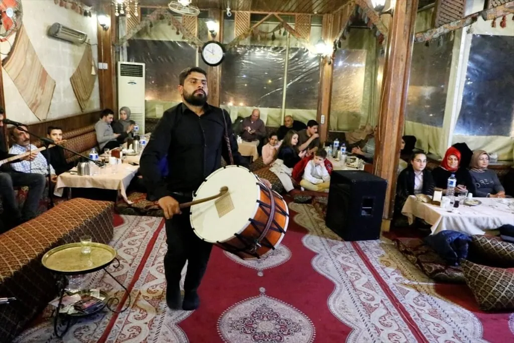 Urfa Sıra Gecesi : En İyi Mekan Önerisi (2024) - 3 Urfa-Sira-Gecesi-Fotograf-3